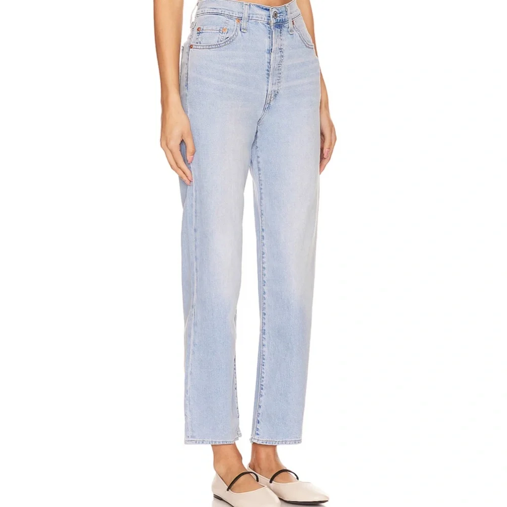 Levi's Women's Ribcage Straight Ankle Jeans - Picture 3 of 14